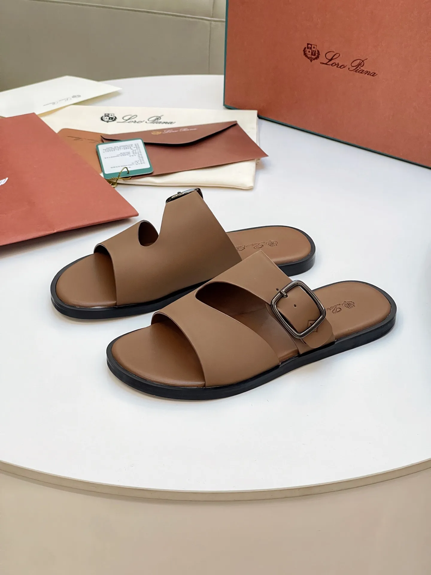 Men's shoes 💰420 Loro Piana, LP's popular spring and summer slippers are synchronized with the new counters, uppers are imported cowhide fabrics from Italy, high-quality splicing technology, soles: original soles specially provided by the original factory, exclusive molded soles are super comfortable, original factory orders, 🔍🔍high quality, you can go in and out of the counter at will, welcome to compare, code number 39-44 (order 38 45 46)
